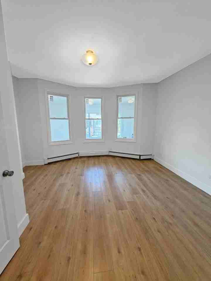 132 Bayview Avenue #1 - Photo 5 of 15