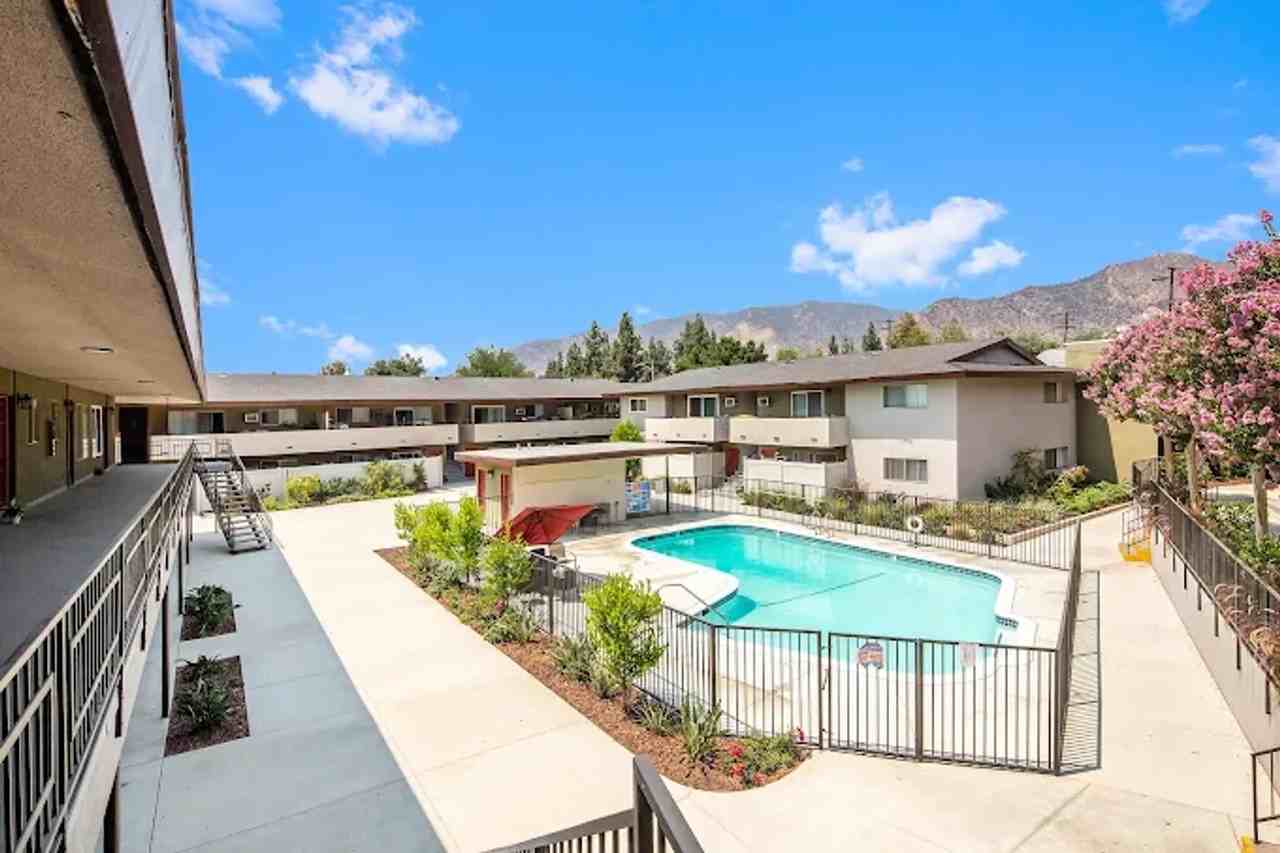The Riviera Apartments - Photo 3 of 9
