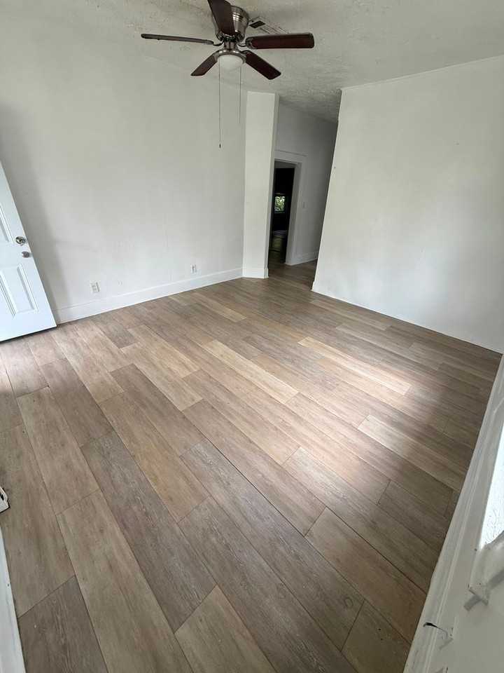 1380 Liveoak St - Photo 5 of 9