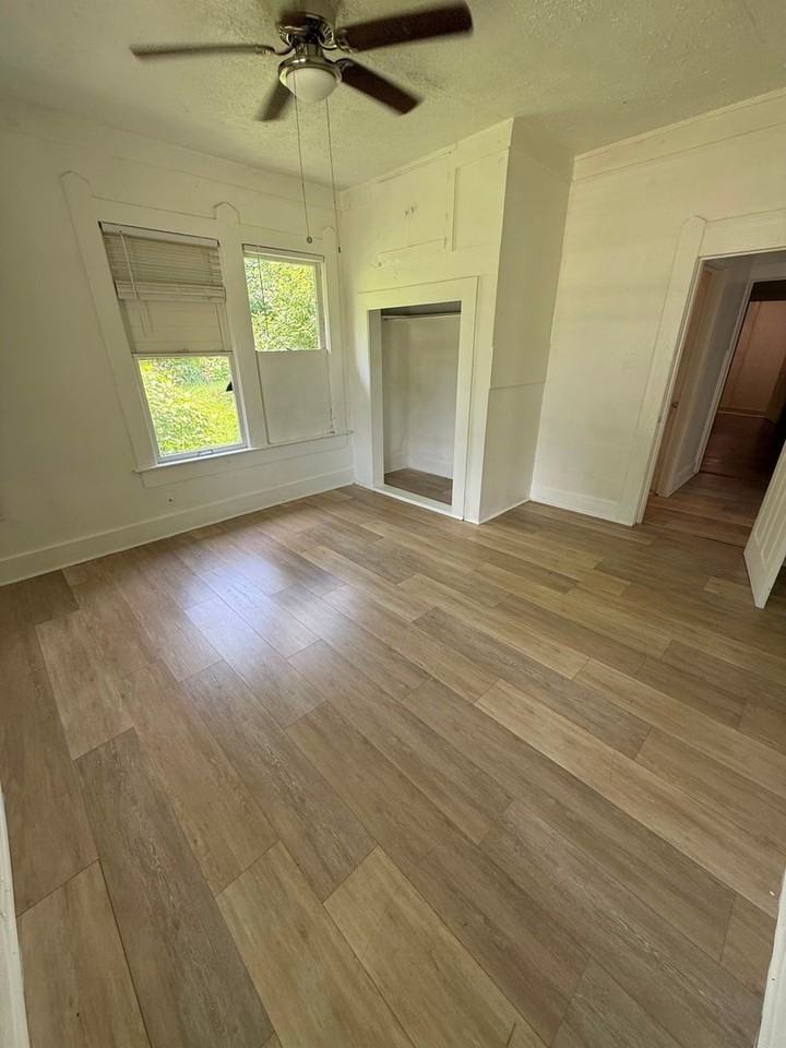 1380 Liveoak St - Photo 7 of 9