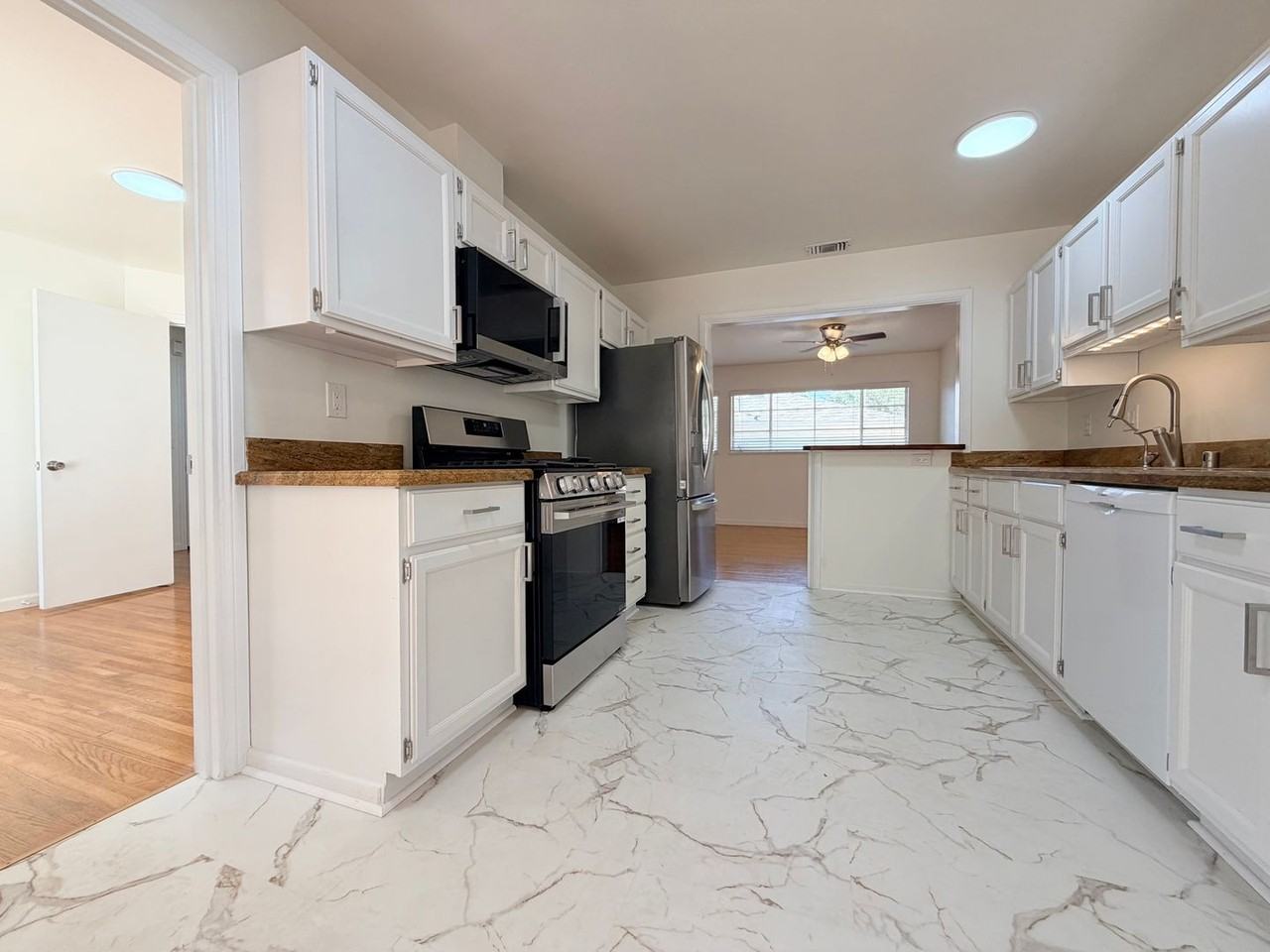 933 Laurel Rd - Photo 2 of 26