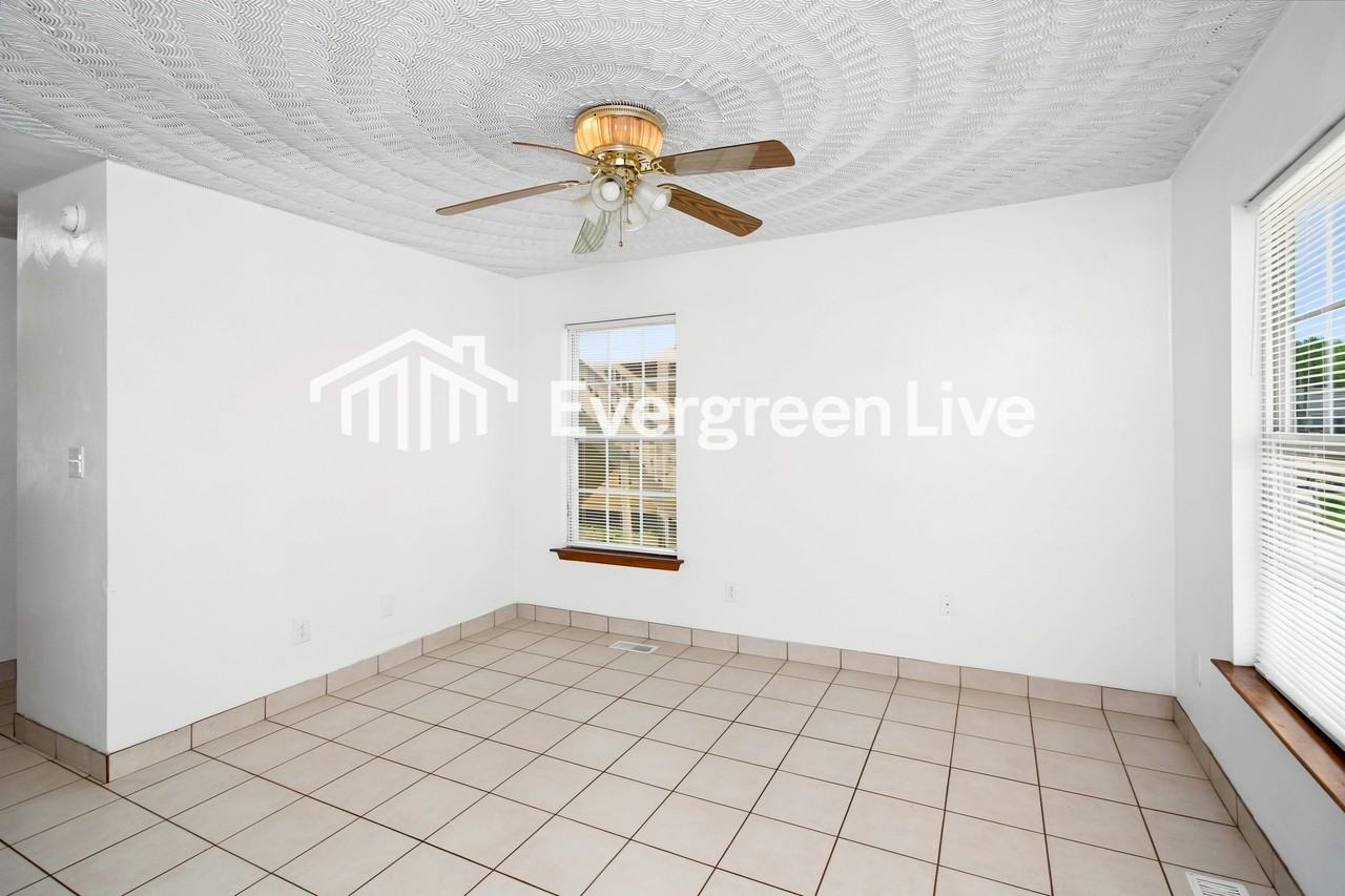 1417 Martin Ave - Photo 4 of 15