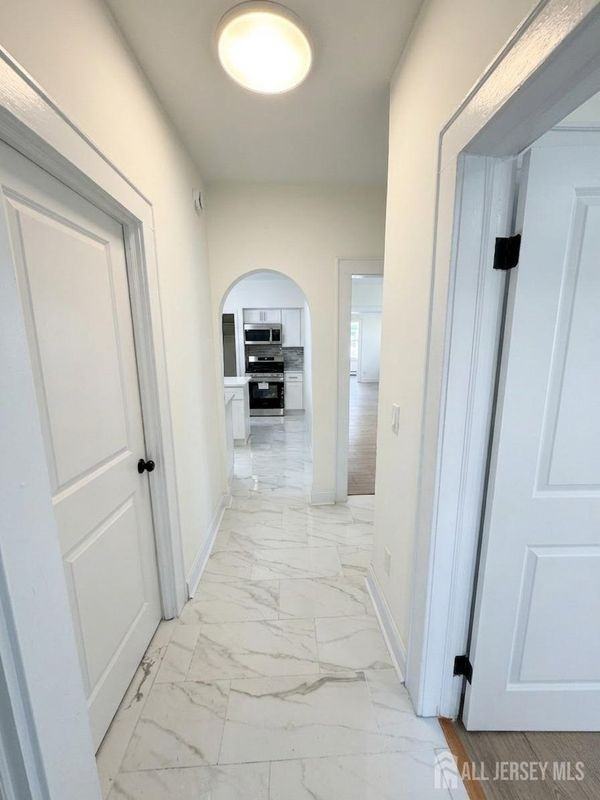 186 Isabella Ave ##1st - Photo 3 of 14