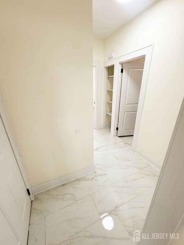 186 Isabella Ave ##1st - Photo 4 of 14