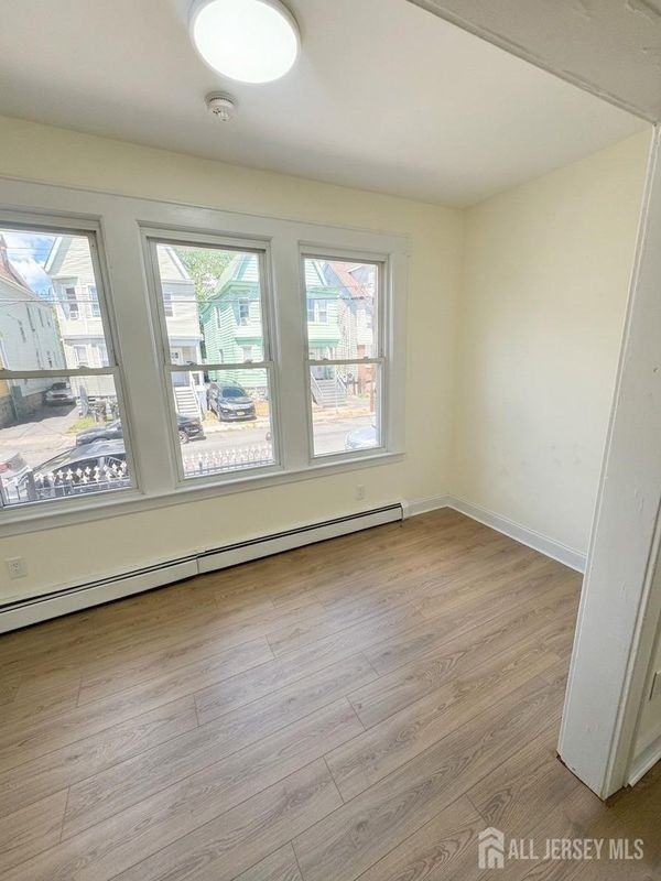 186 Isabella Ave ##1st - Photo 6 of 14