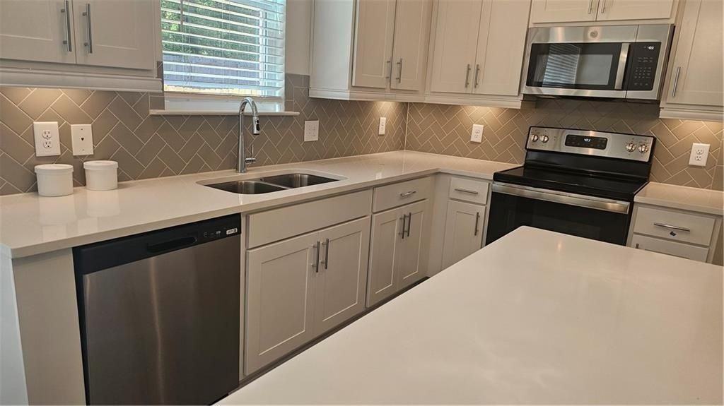 153 Auburn Valley Way - Photo 4 of 32