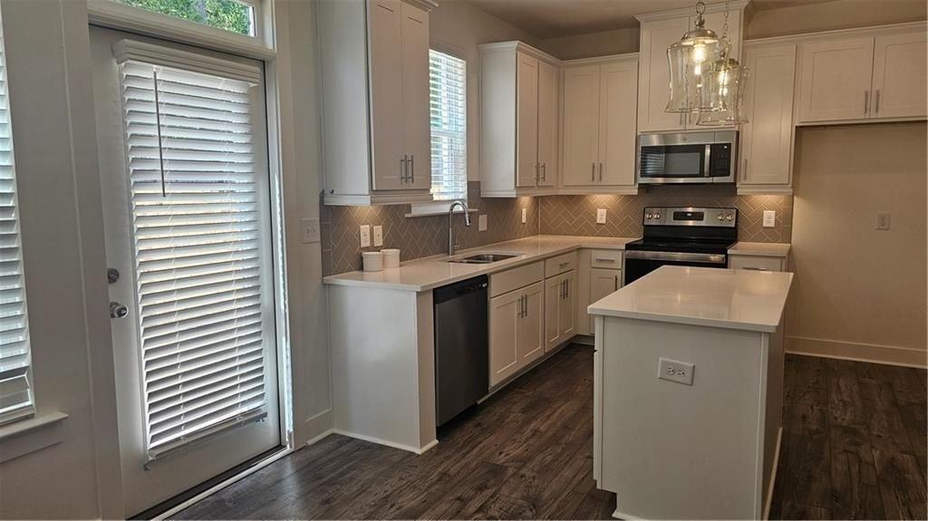 153 Auburn Valley Way - Photo 6 of 32
