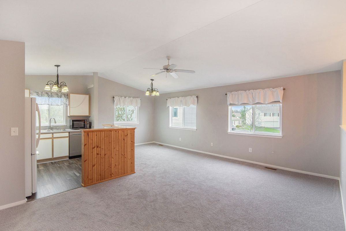 9527 Greenfield Ct - Photo 2 of 7