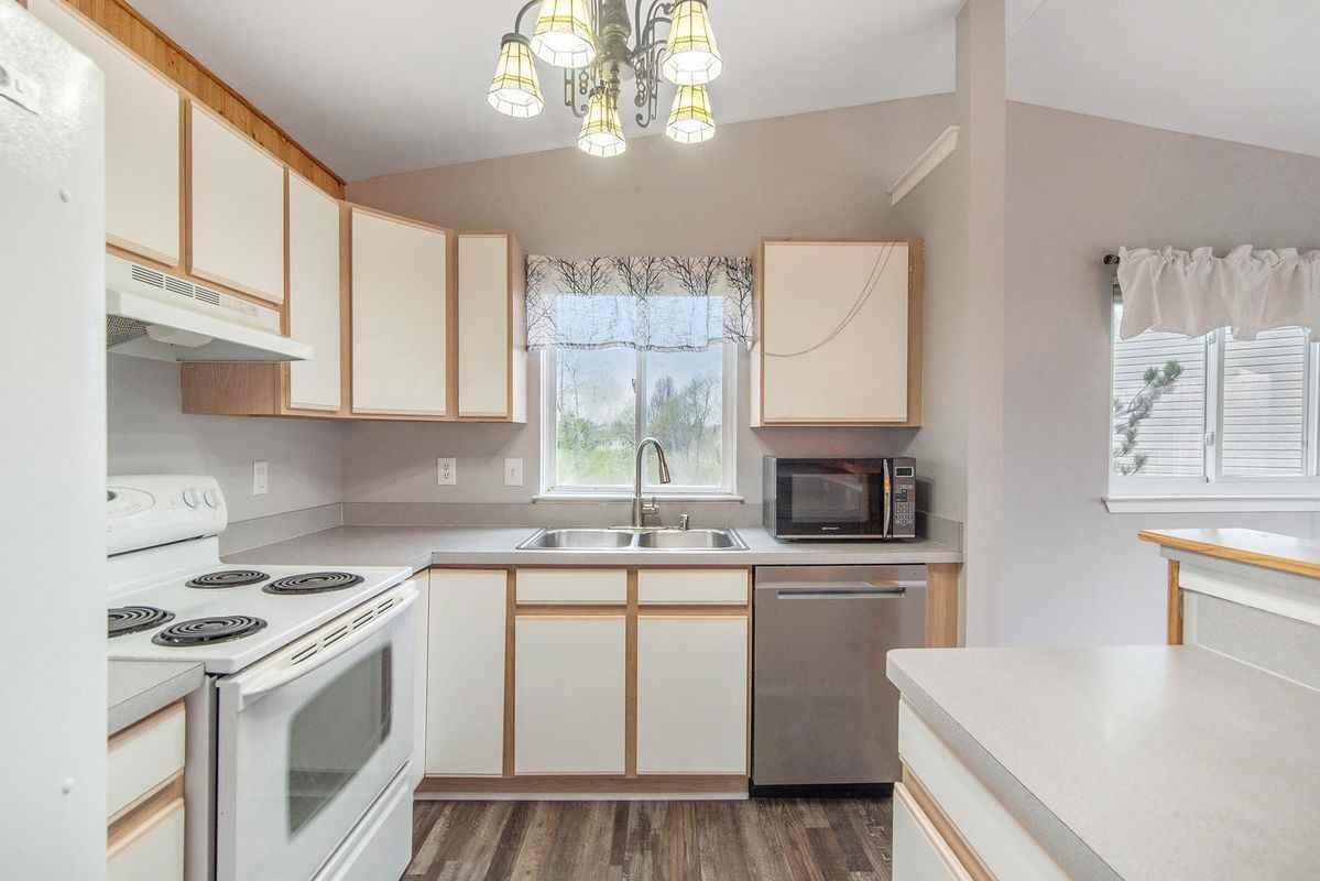 9527 Greenfield Ct - Photo 3 of 7