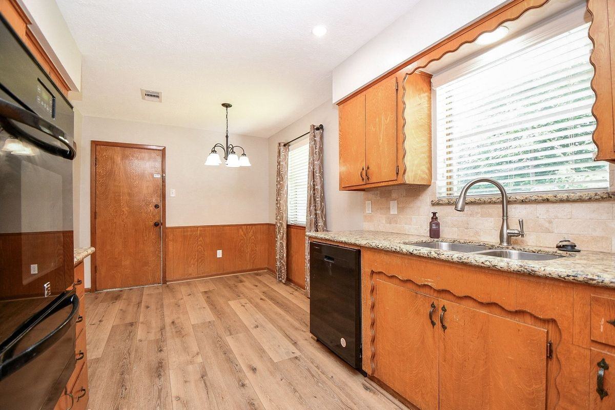 2303 Willow Blvd - Photo 5 of 11