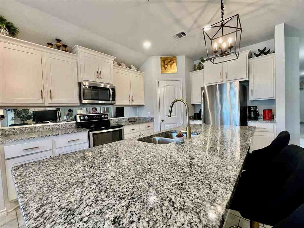 1916 Thorndyke Ln - Photo 5 of 28