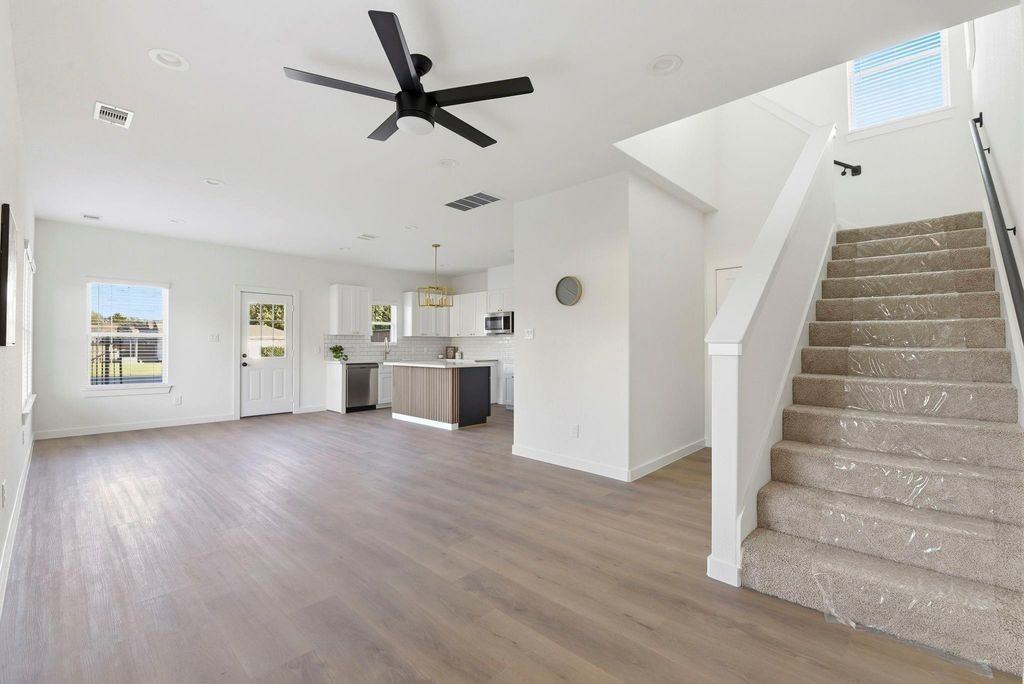 6417 Eastland St - Photo 3 of 21