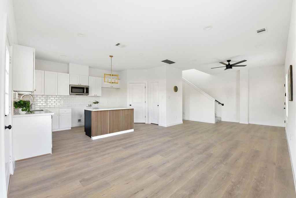 6417 Eastland St - Photo 4 of 21