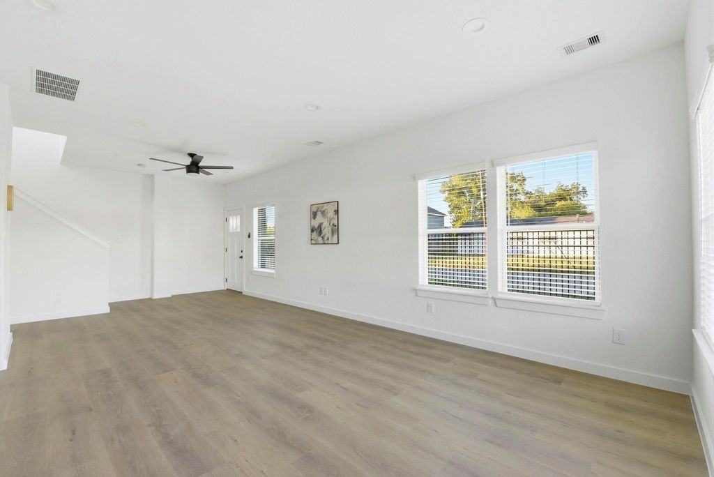 6417 Eastland St - Photo 5 of 21