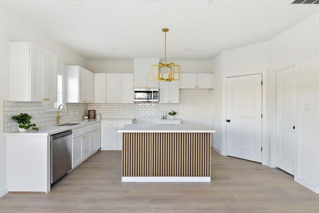 6417 Eastland St - Photo 6 of 21