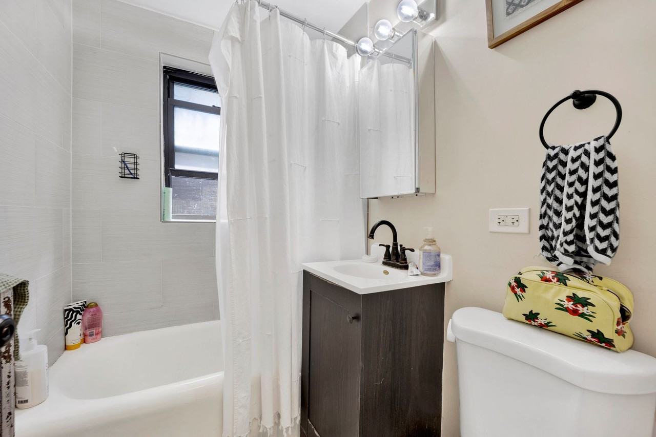 2959 N Damen Ave - Photo 3 of 4