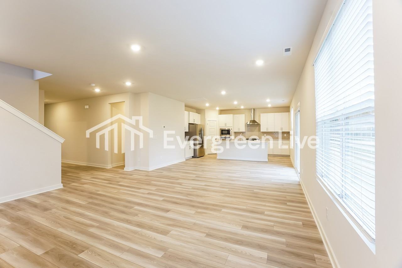 850 Bur Oak Ct - Photo 4 of 15