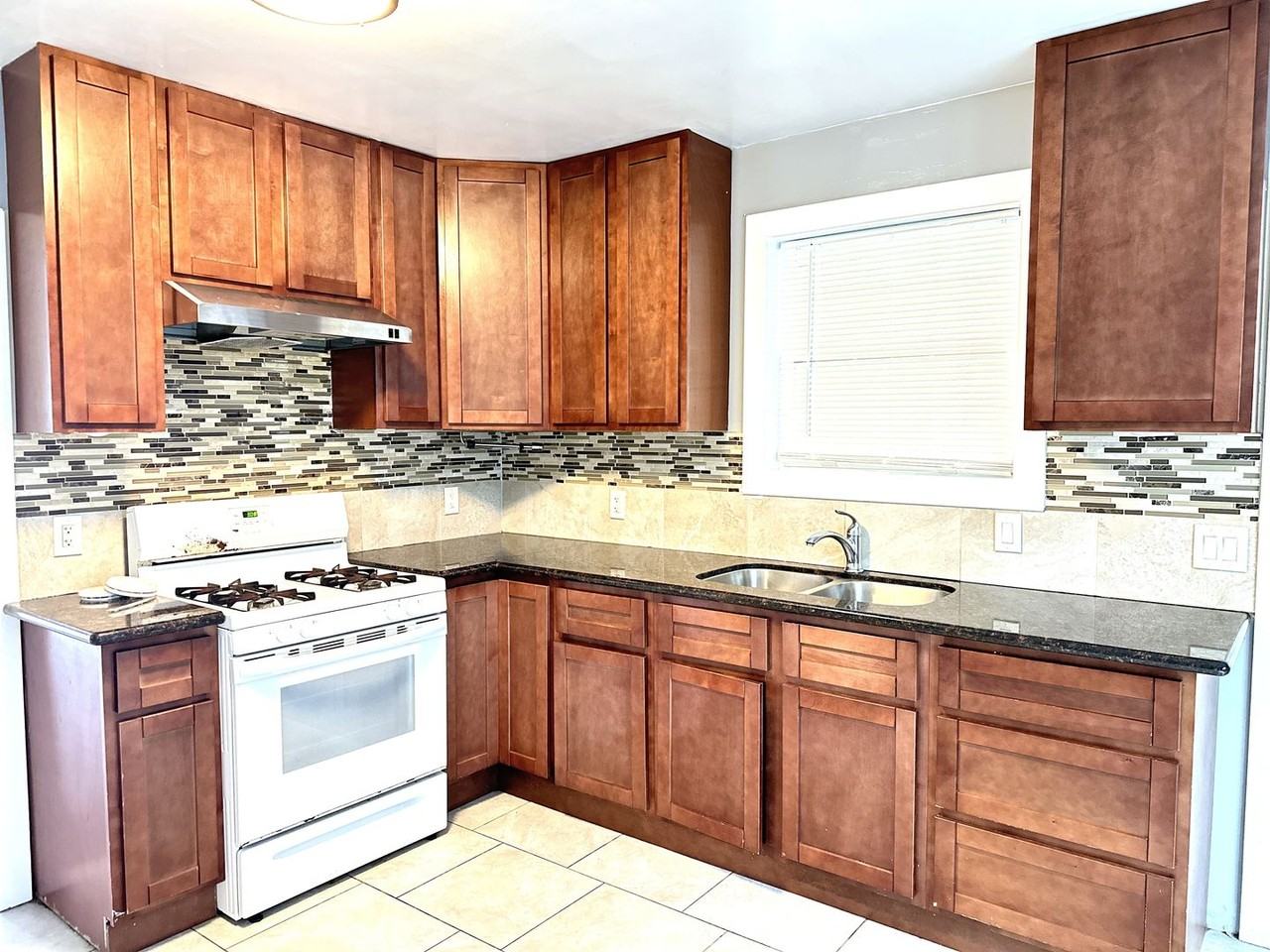 574 Duboce Ave - Photo 2 of 24