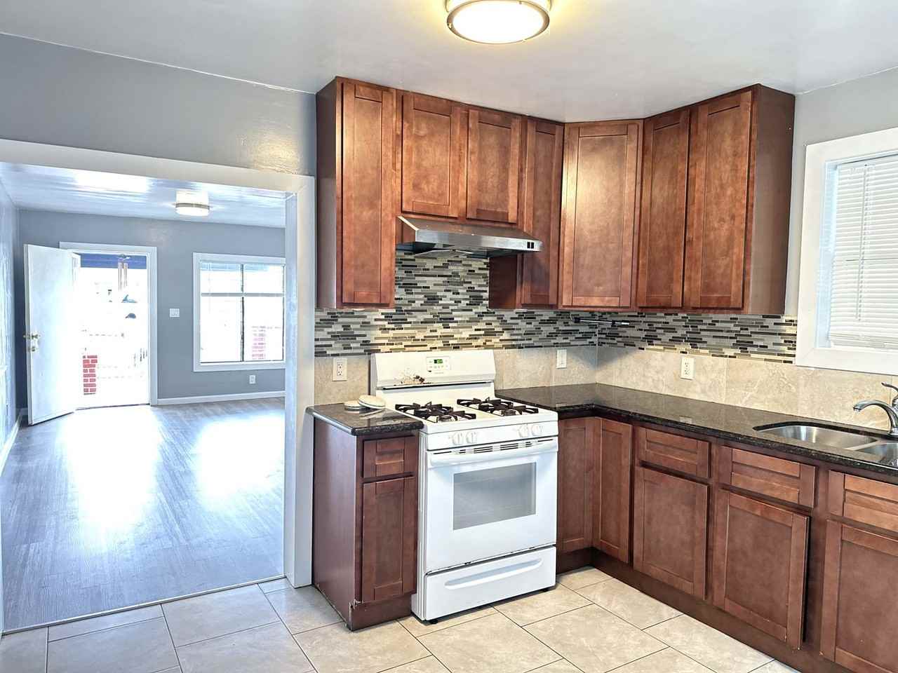 574 Duboce Ave - Photo 3 of 24