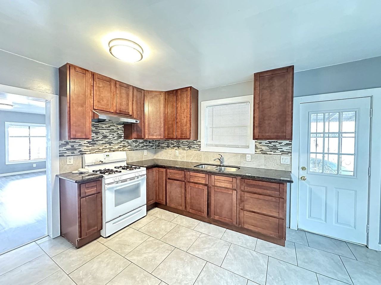 574 Duboce Ave - Photo 4 of 24