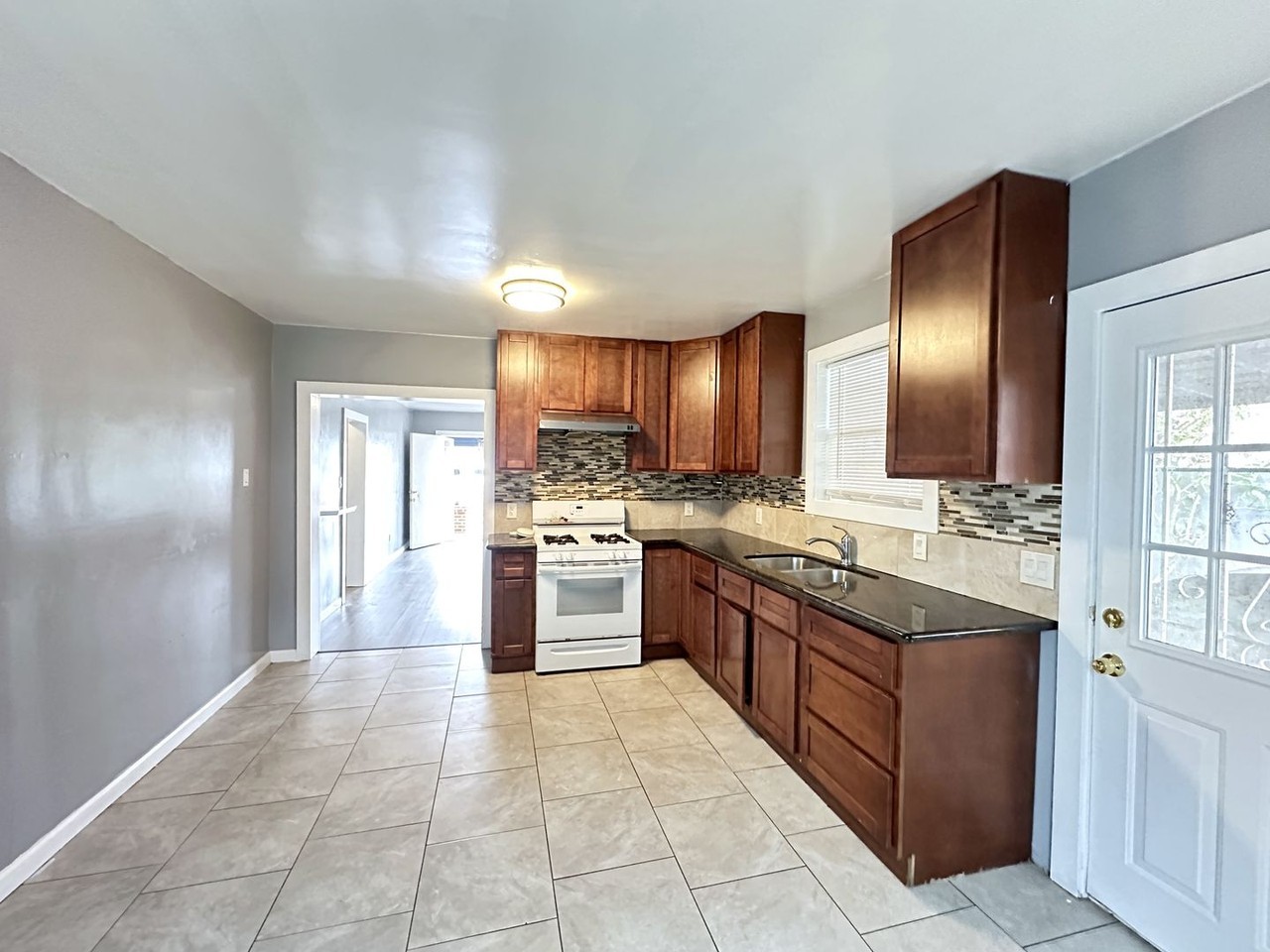574 Duboce Ave - Photo 5 of 24