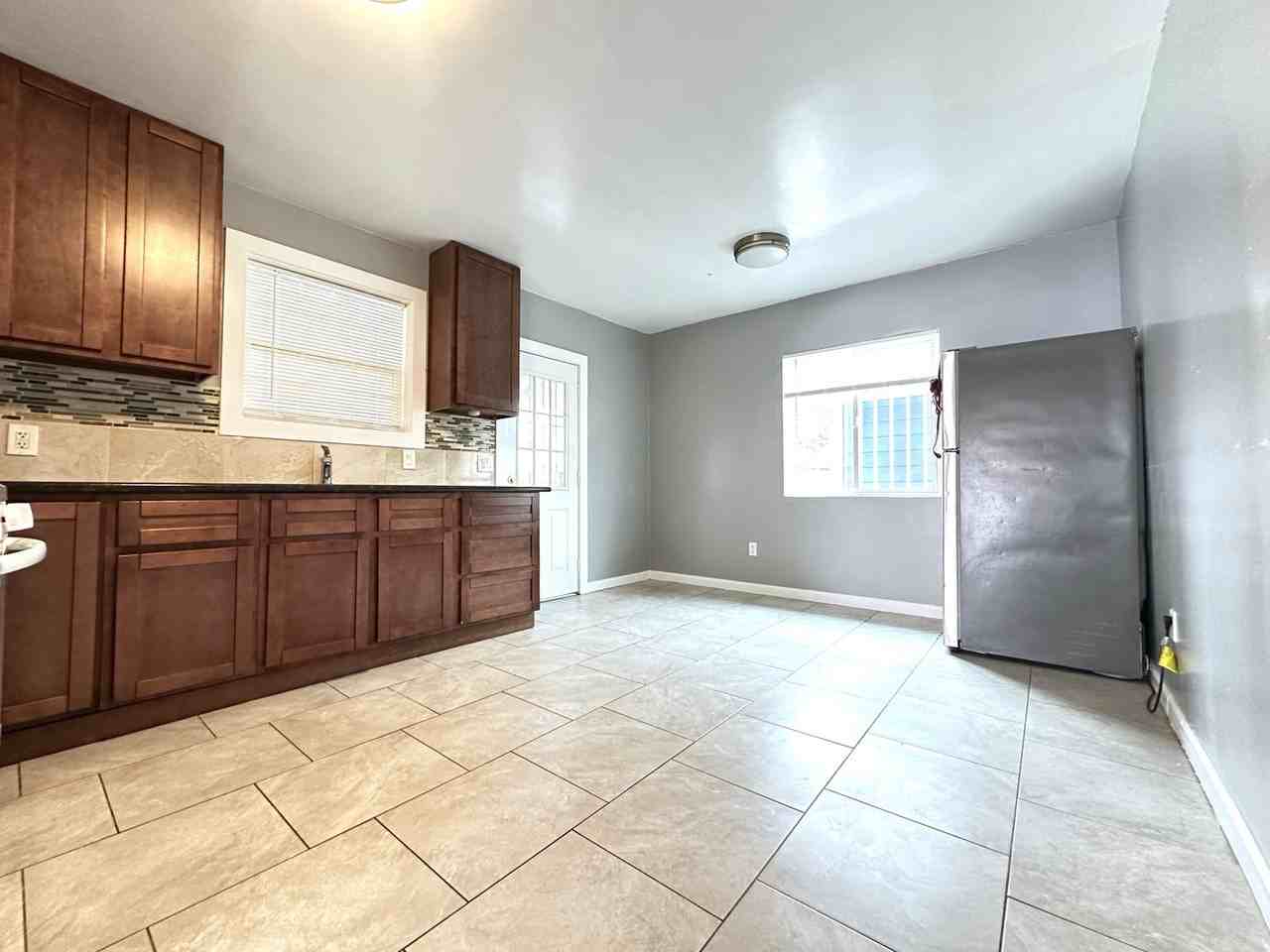 574 Duboce Ave - Photo 6 of 24
