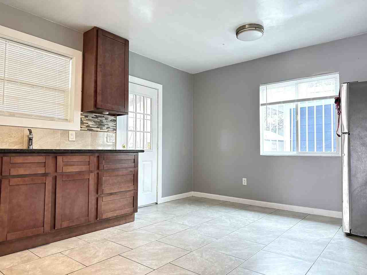 574 Duboce Ave - Photo 7 of 24