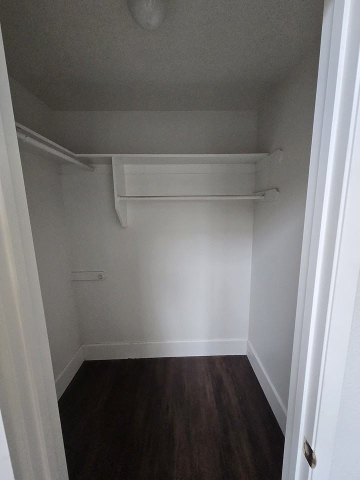 1888 E Deyoung Dr - Photo 2 of 23