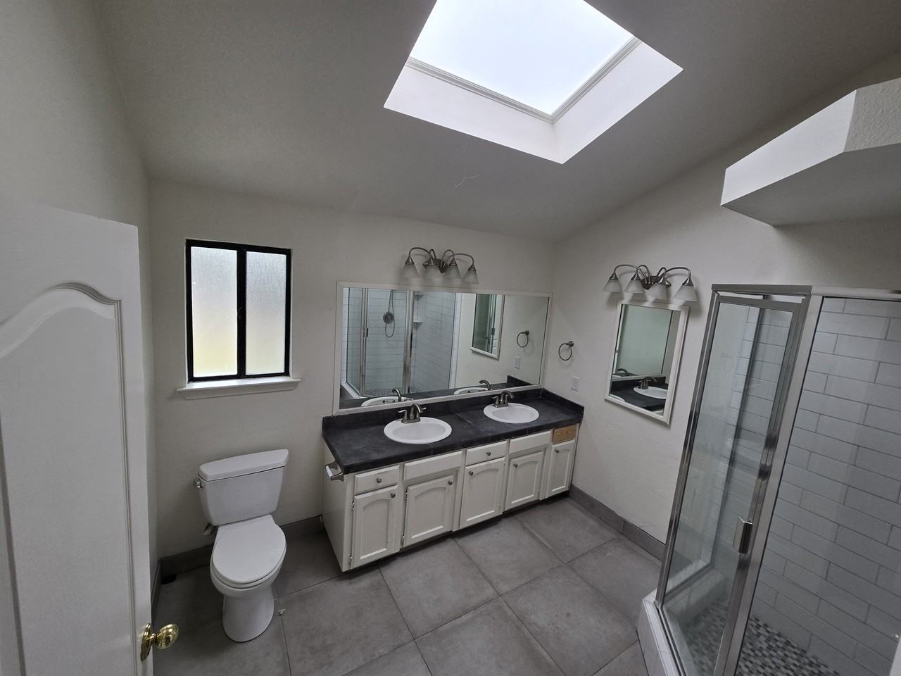 1888 E Deyoung Dr - Photo 4 of 23