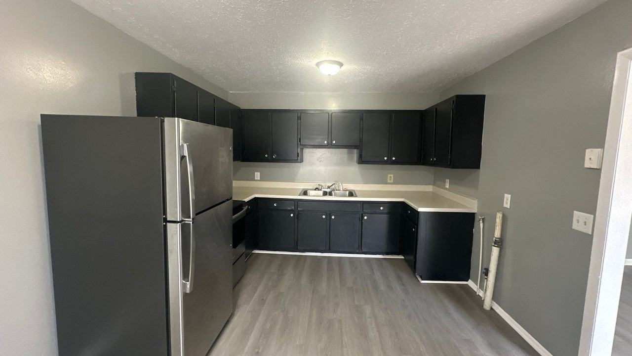 122 S Ford St - Photo 3 of 17