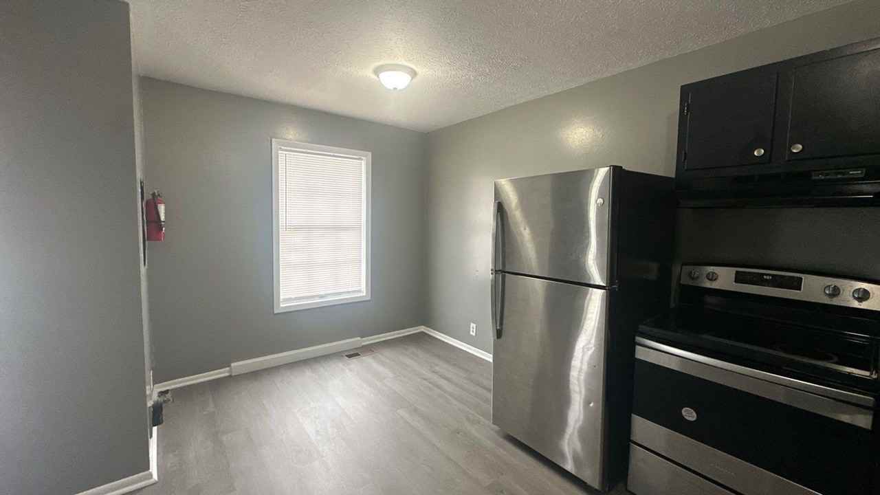 122 S Ford St - Photo 4 of 17
