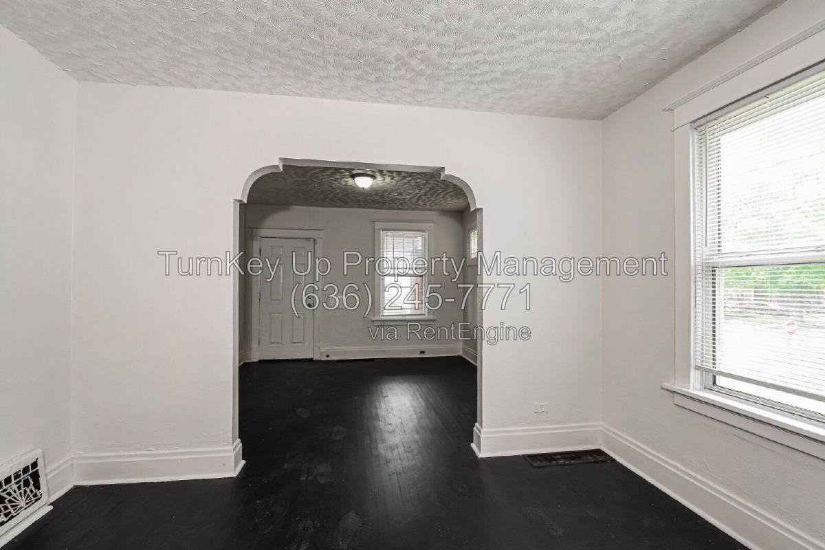 6997 Edison Ave - Photo 6 of 10