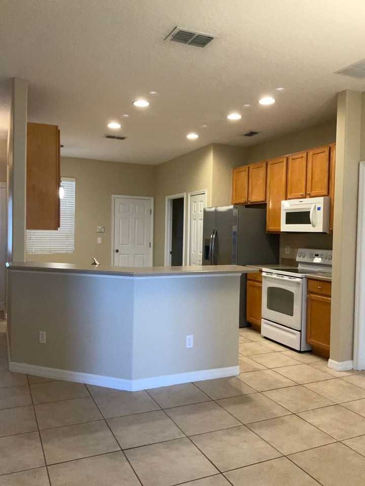 5303 Cape Hatteras Dr - Photo 6 of 37