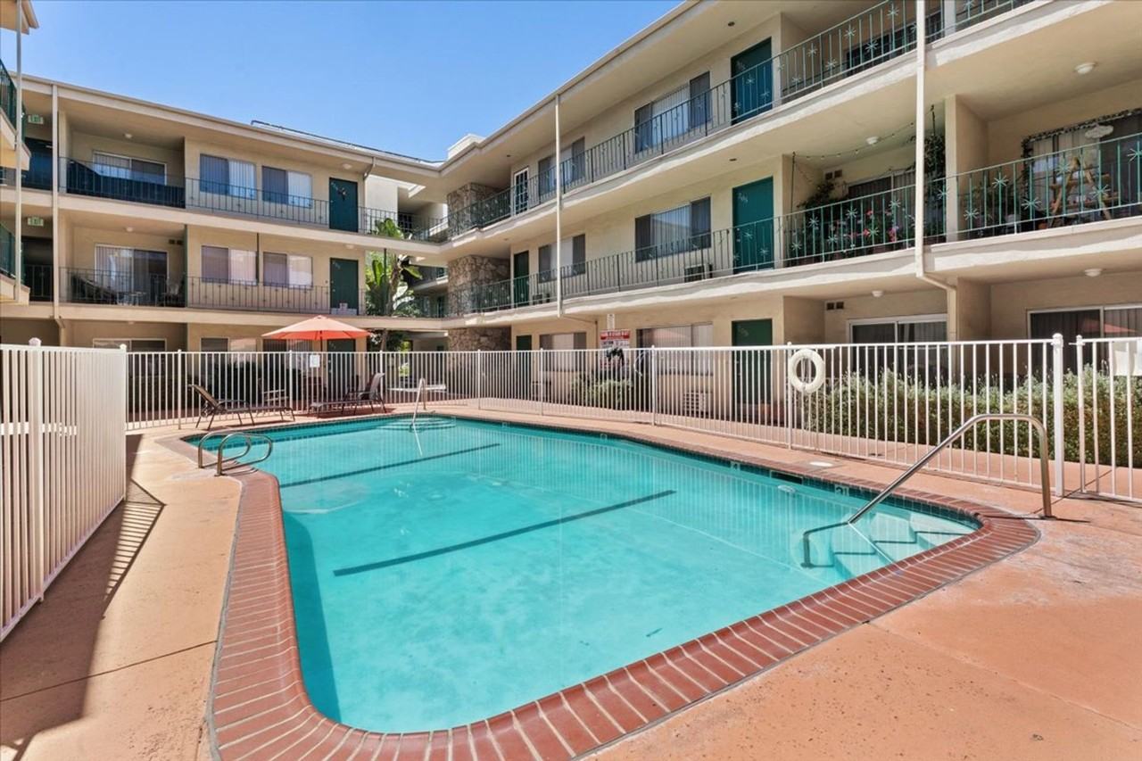 Encino Park West Apartments - Photo 5 of 11