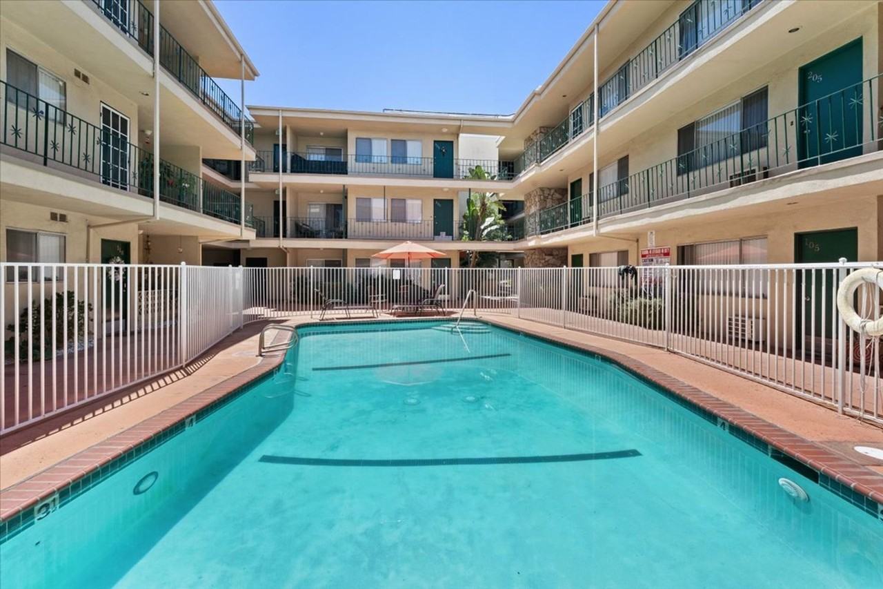 Encino Park West Apartments - Photo 6 of 11