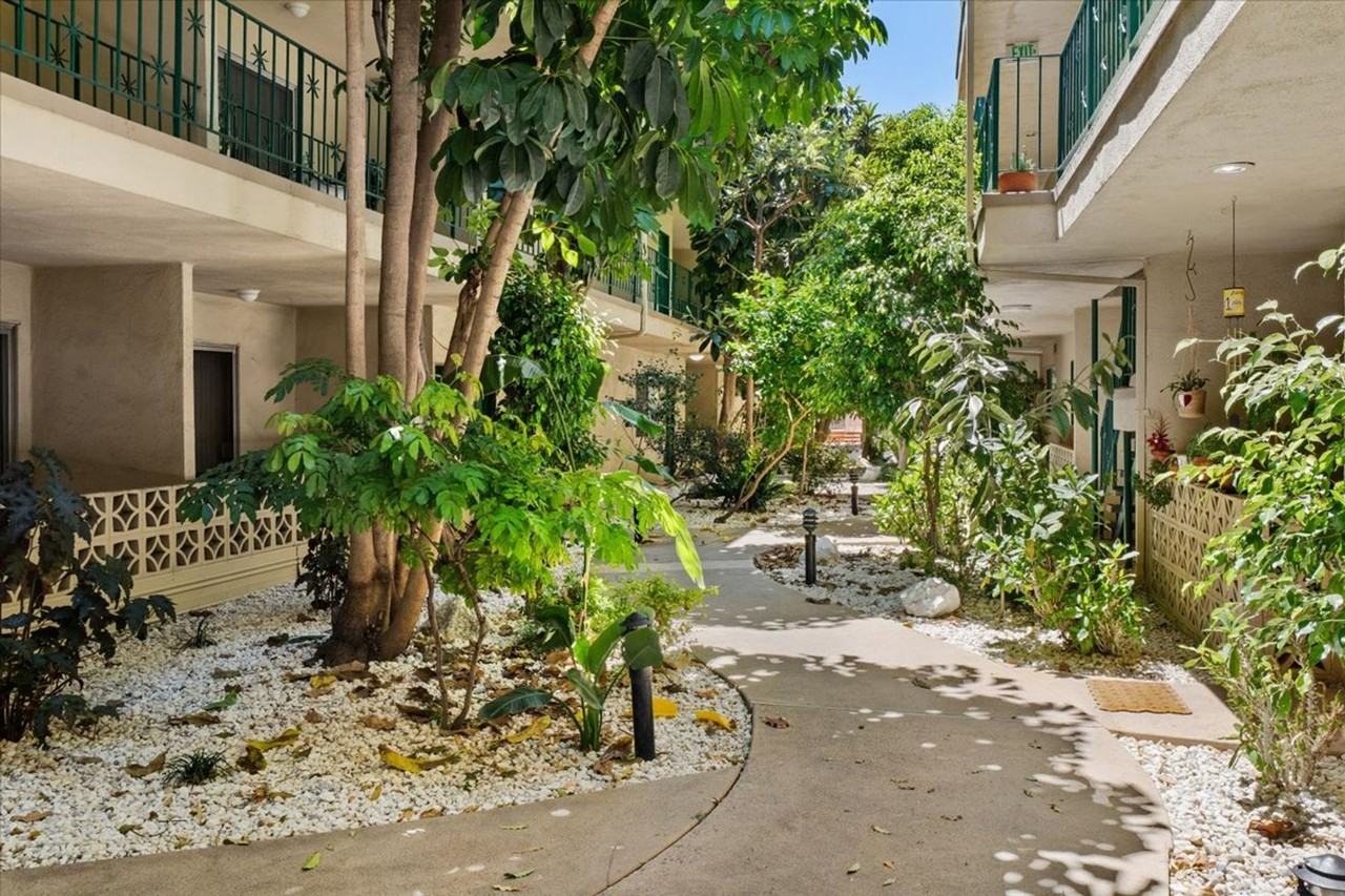 Encino Park West Apartments - Photo 7 of 11