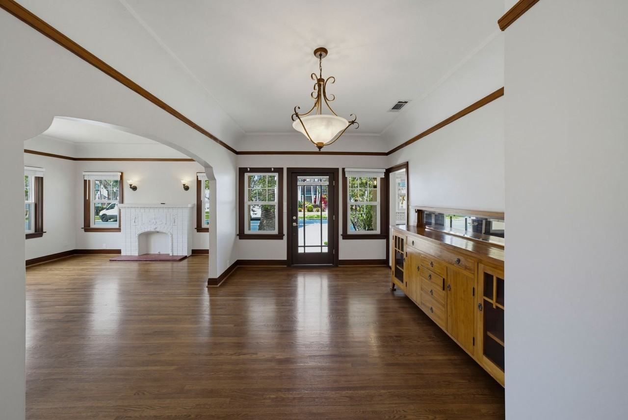 828 11th St - Photo 3 of 50