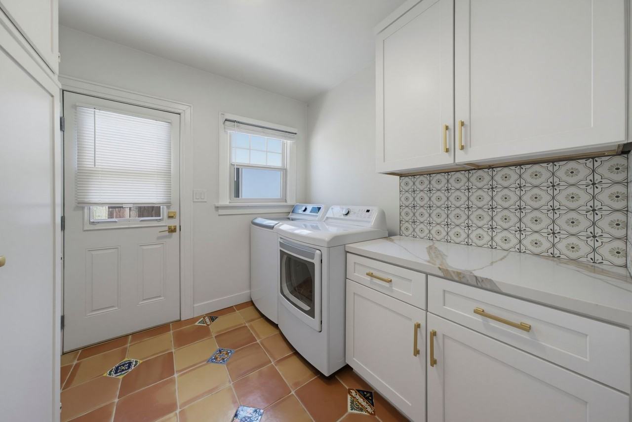 828 11th St - Photo 5 of 50