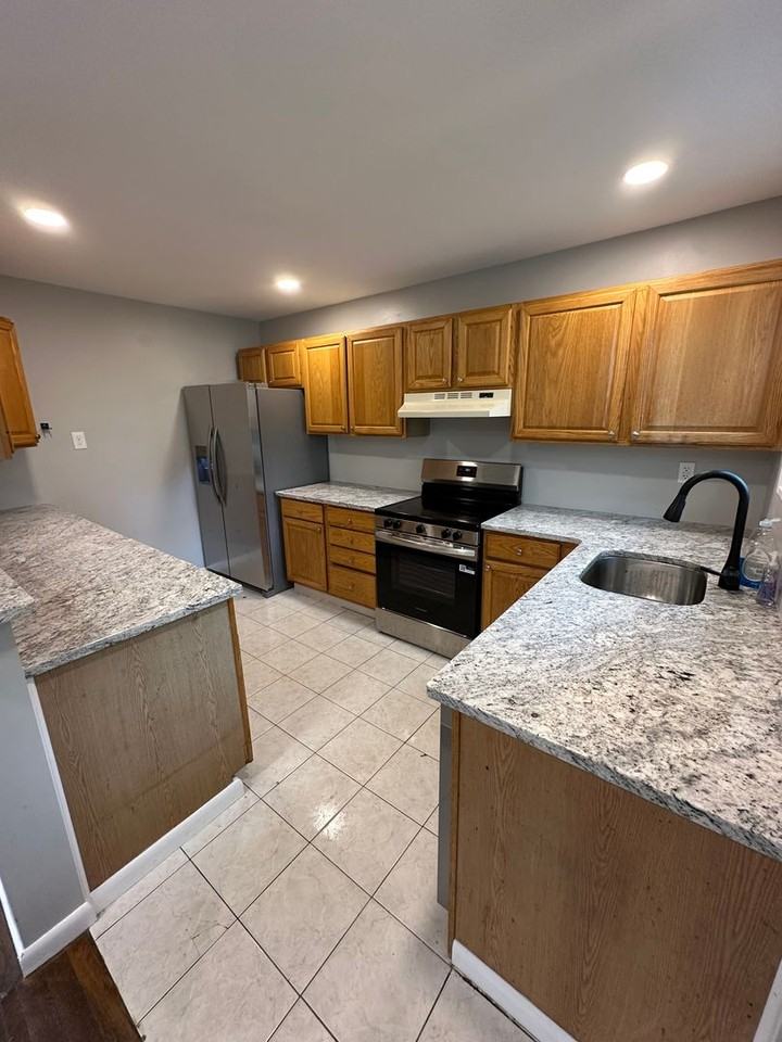 683 Walton Ave - Photo 4 of 13