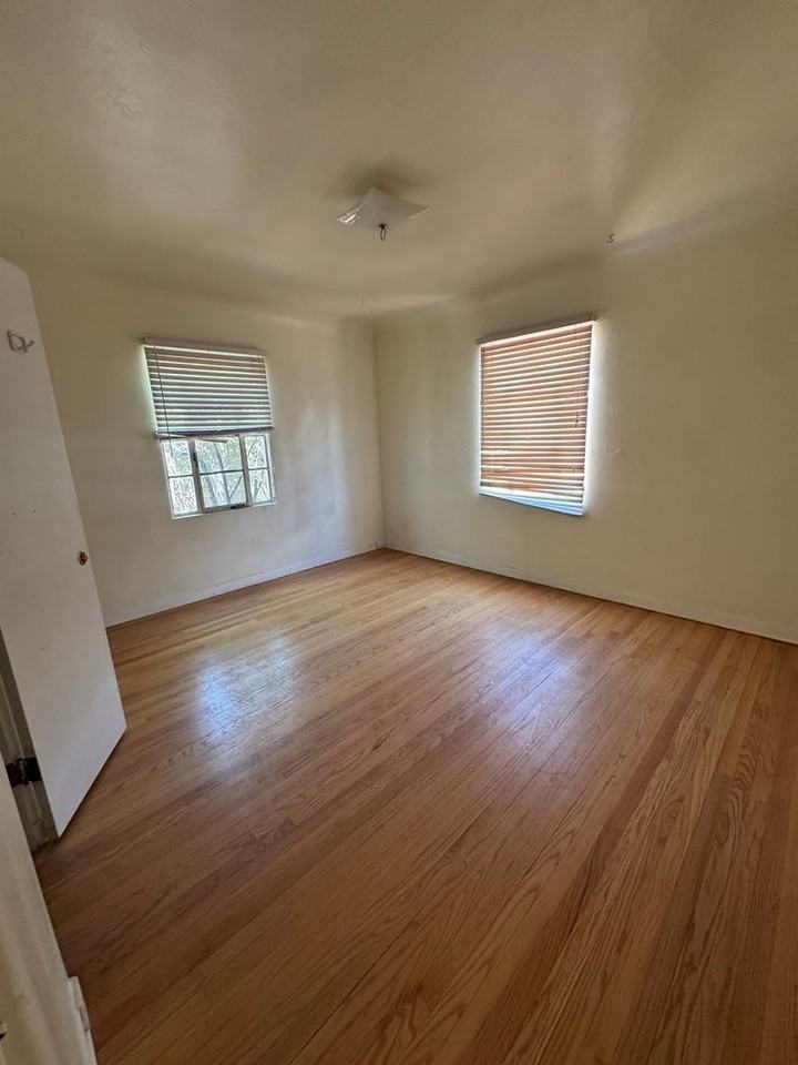 603 Dartmouth Dr Ne - Photo 3 of 3