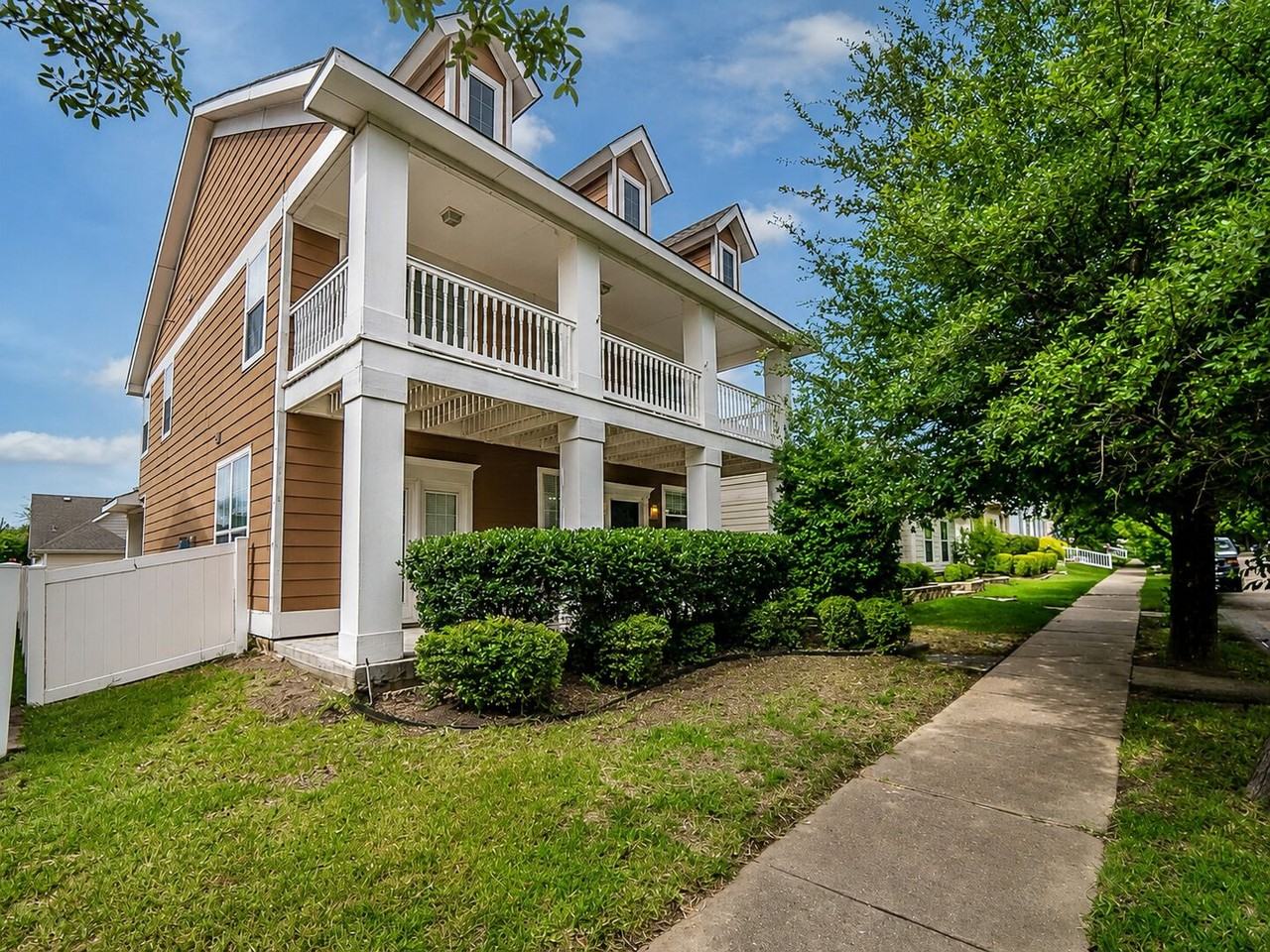 1232 Appalachian Ln - Photo 2 of 34
