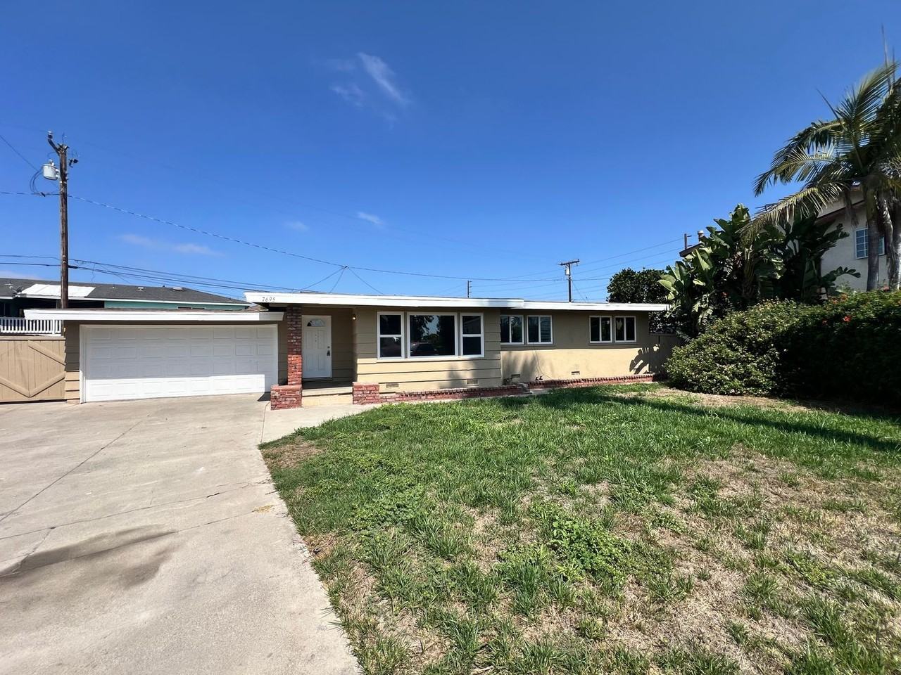 7695 Encinas Cir