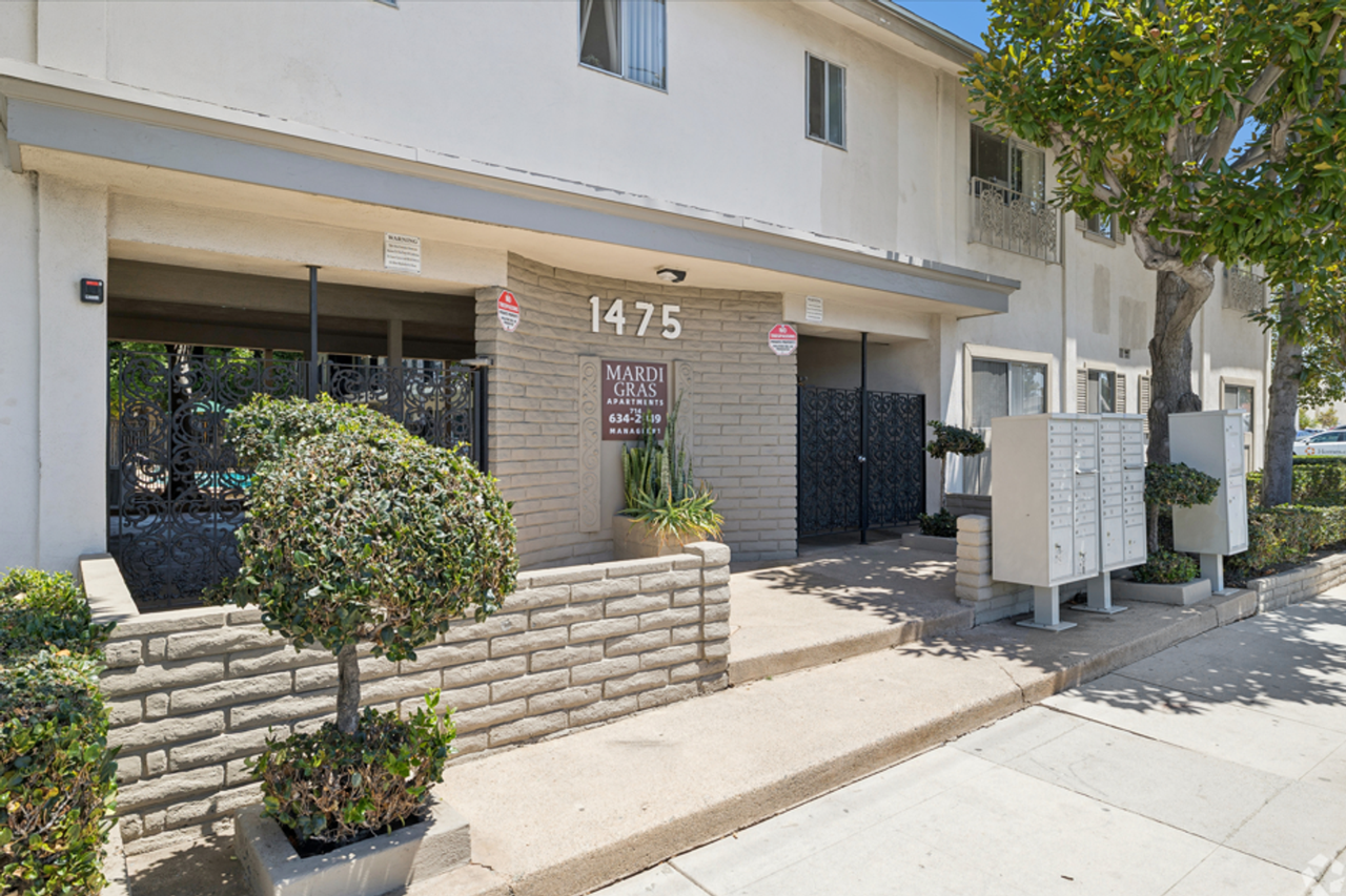 Mardi Gras Apartments | Palmyra Apartments - Photo 4 of 7