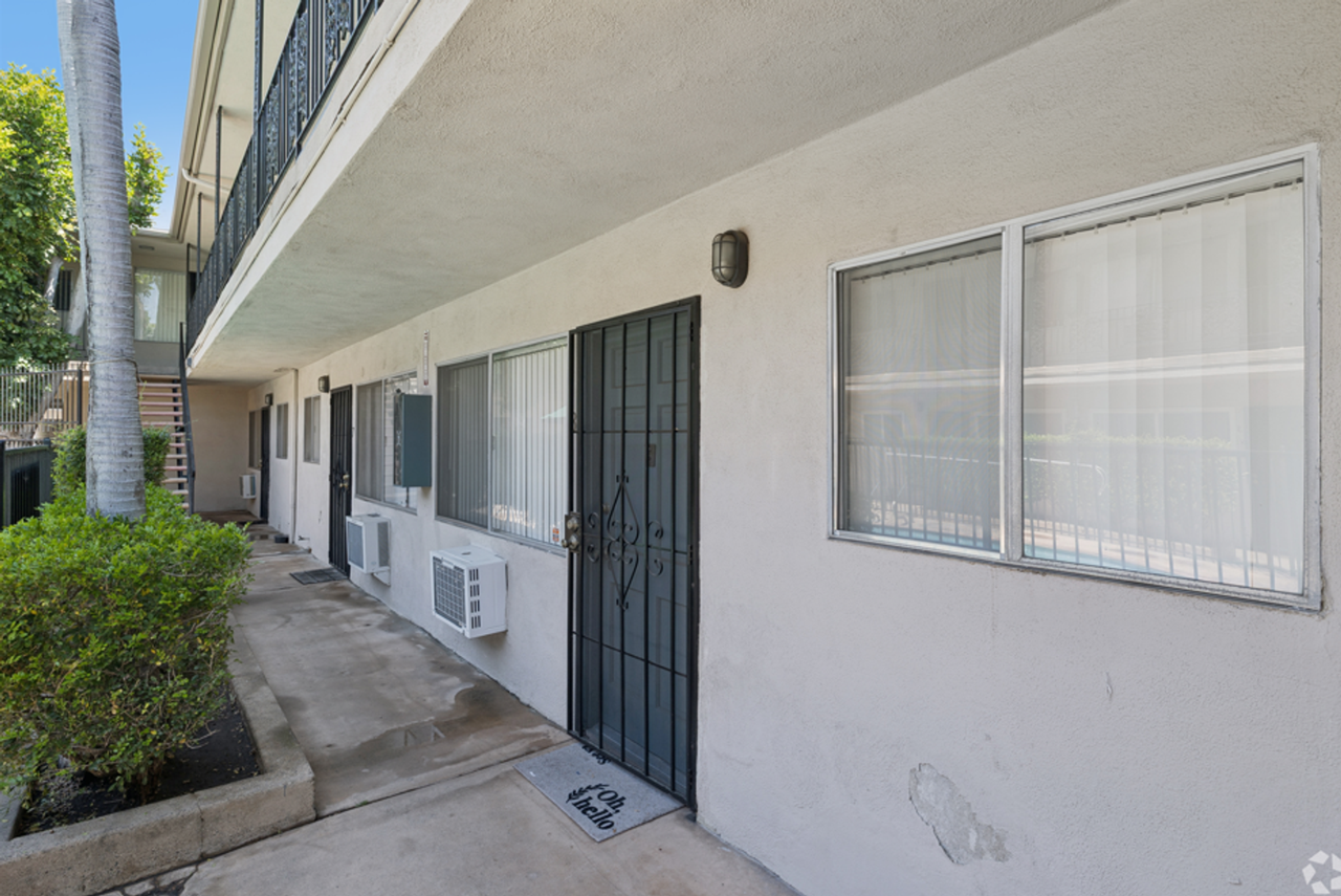 Mardi Gras Apartments | Palmyra Apartments - Photo 6 of 7