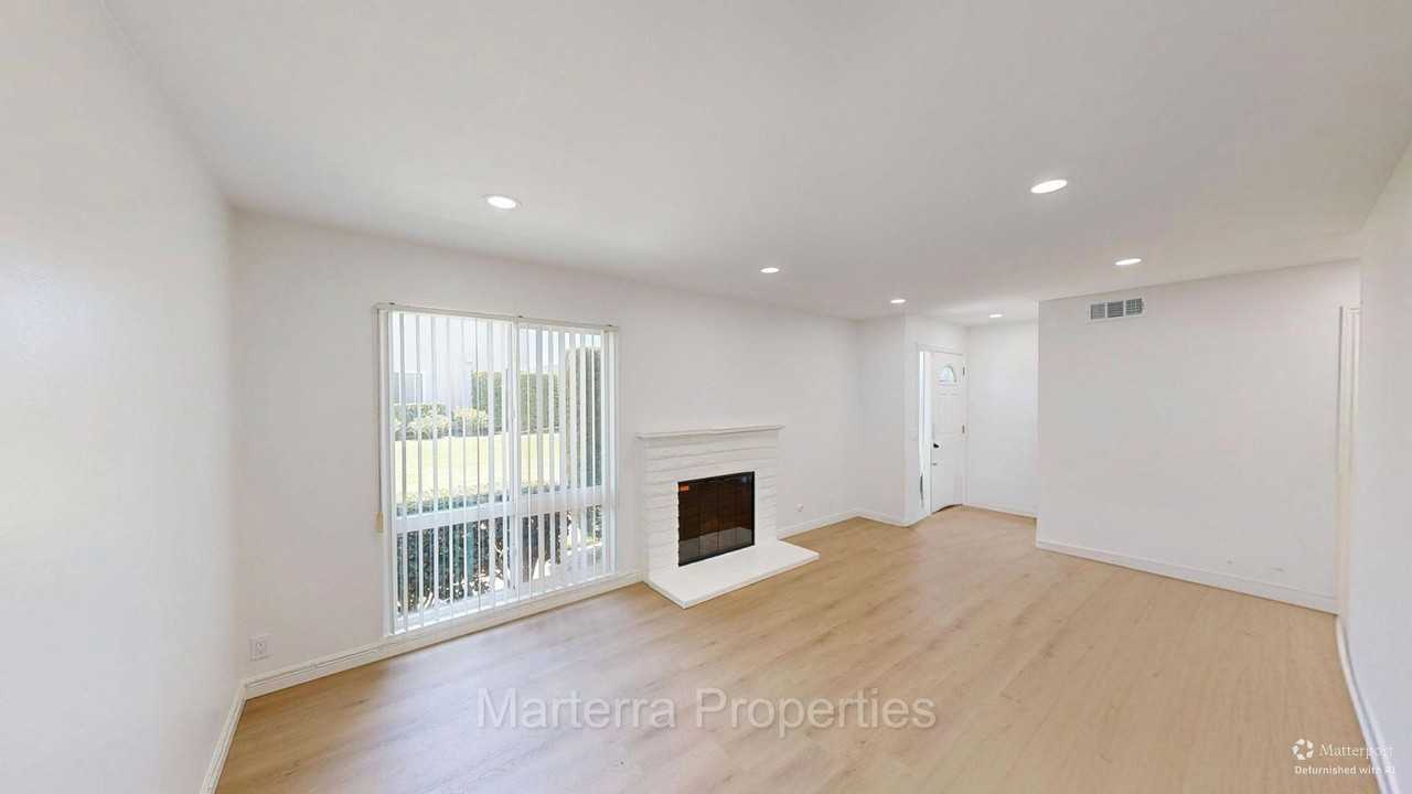 17755 La Rosa Ln - Photo 4 of 29