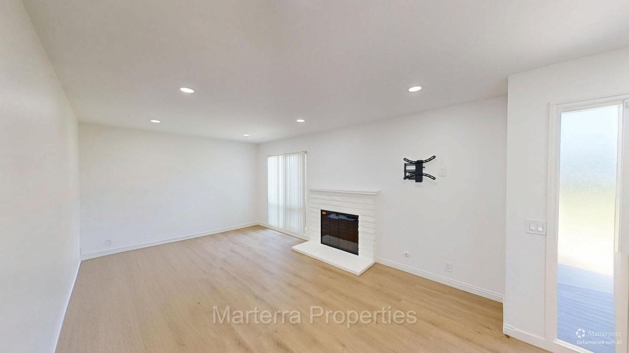17755 La Rosa Ln - Photo 5 of 29