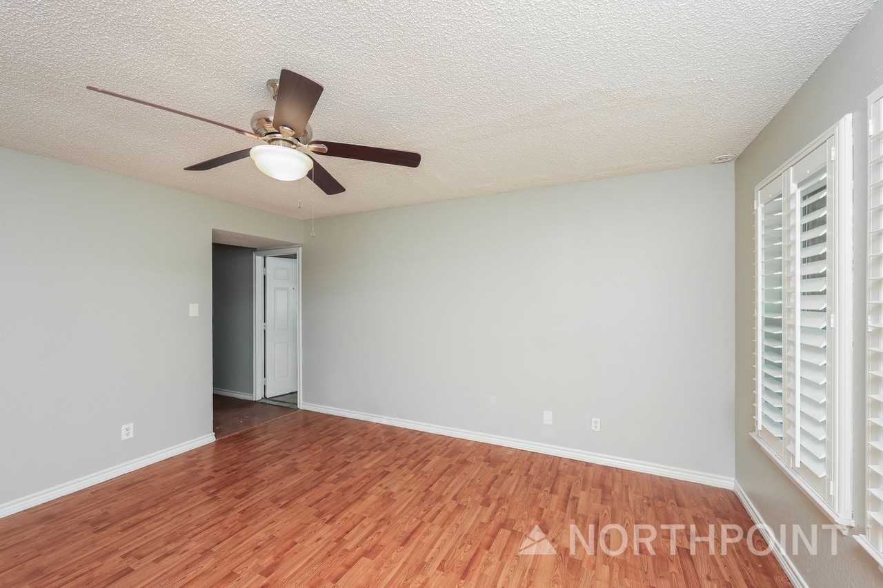 609 E Buffalo St - Photo 5 of 16