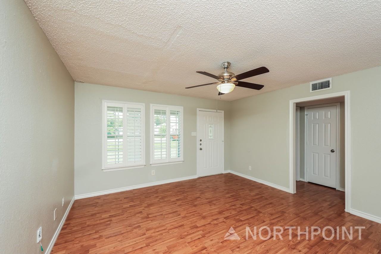 609 E Buffalo St - Photo 4 of 16