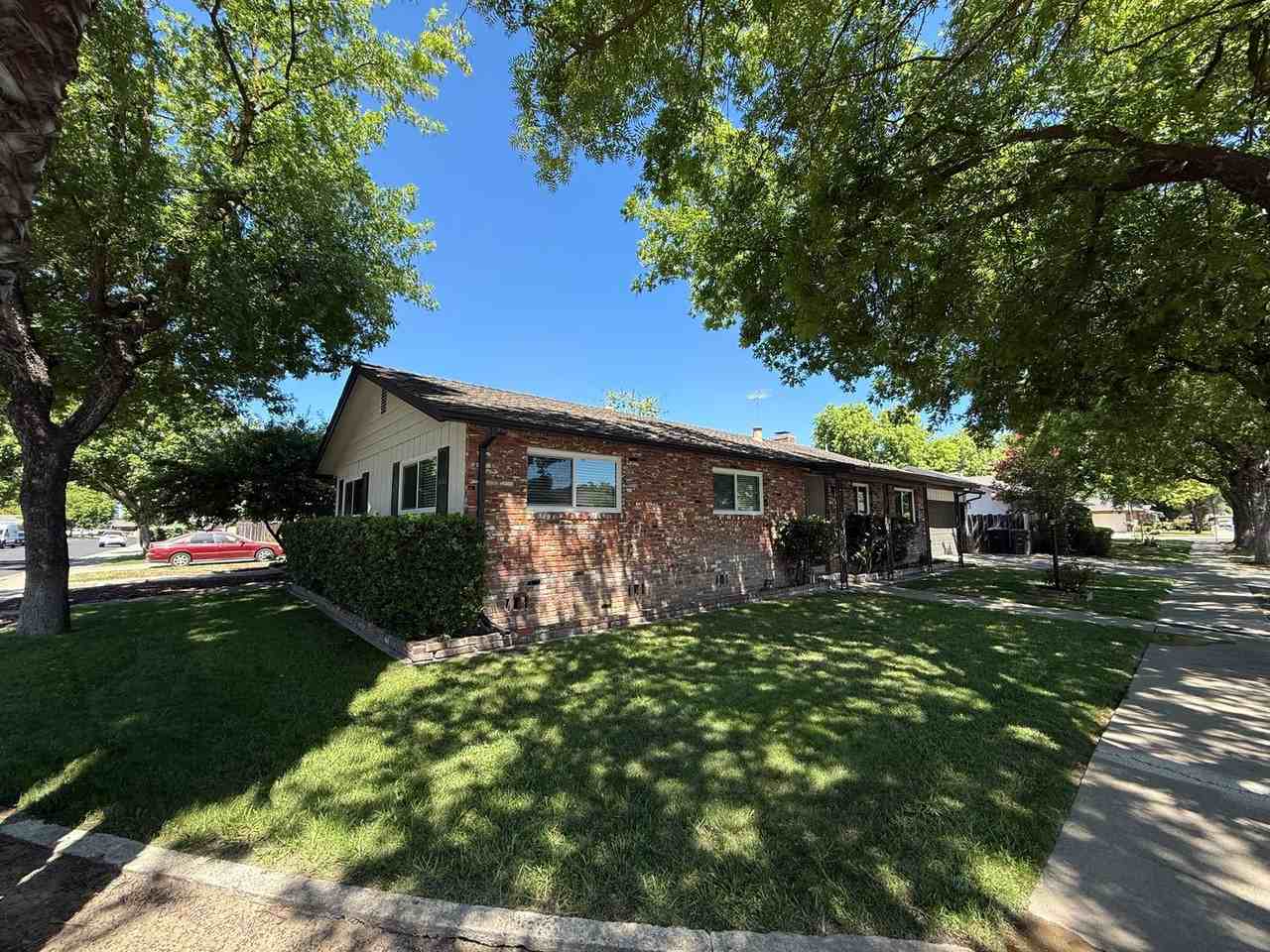 3709 Columbine Dr - Photo 3 of 43