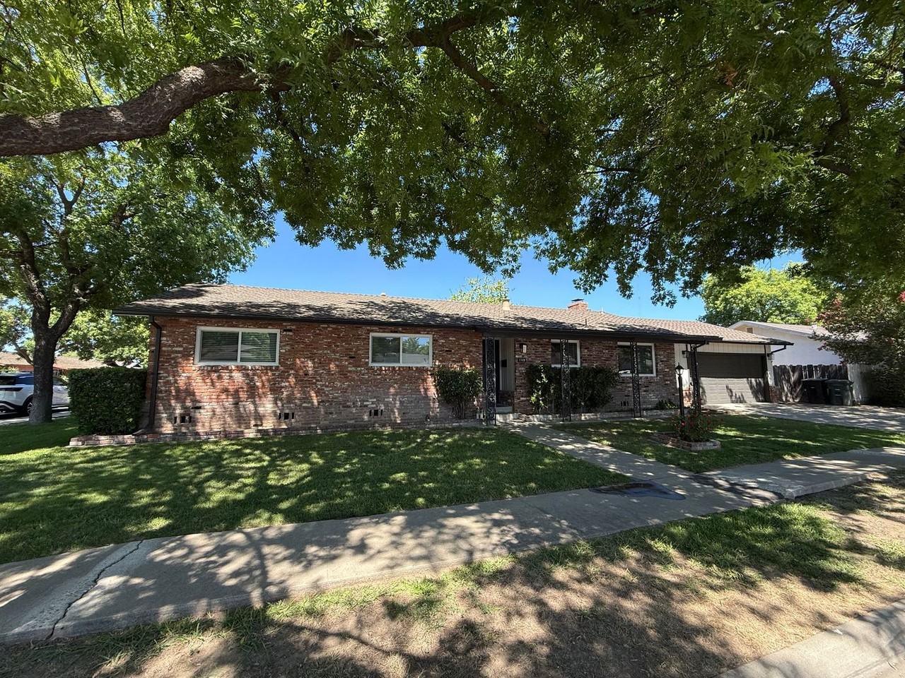3709 Columbine Dr - Photo 4 of 43
